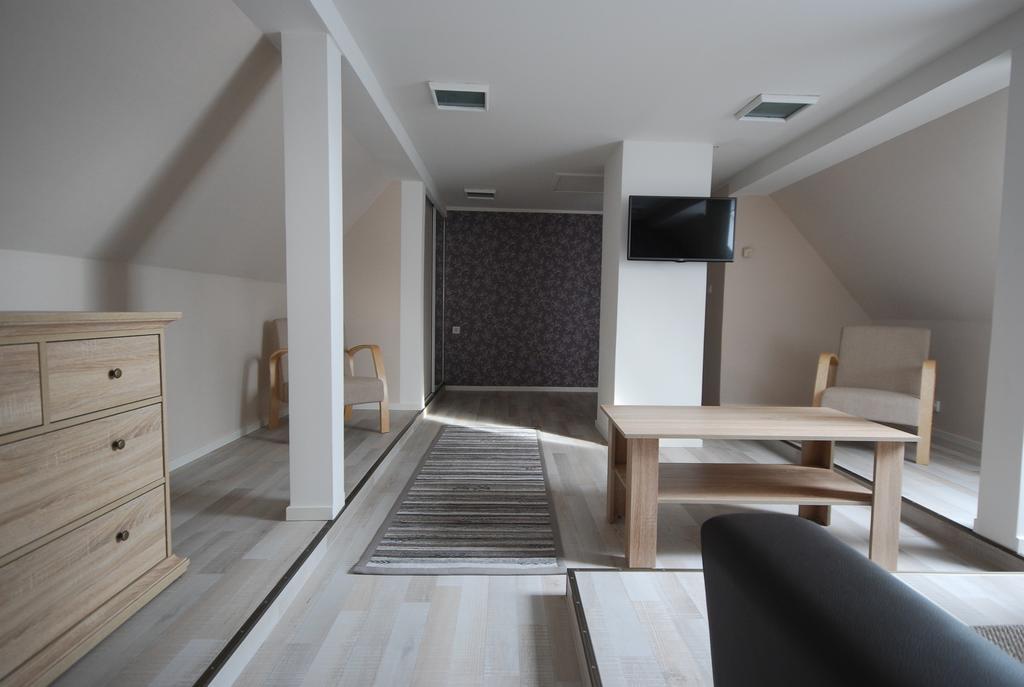 Suviste Guesthouse Kuressaare Pokoj fotografie